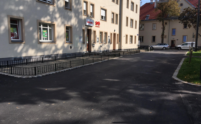 vernichteter Parkplatz vor SPÖ Zentrale